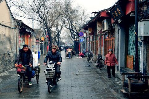 Straße in einem Hutong in Peking